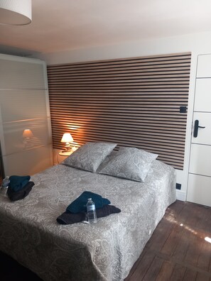 5 bedrooms, iron/ironing board, travel cot, free WiFi