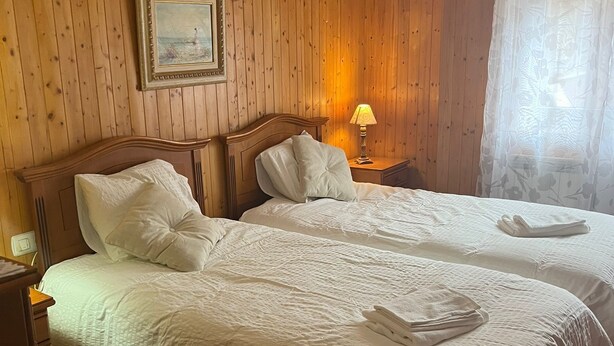 3 chambres, fer et planche à repasser, Wi-Fi, draps fournis