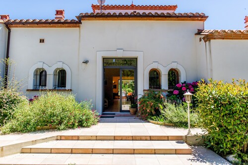 Villa 400m2, 6 bedrooms, 10 min walk to the beach