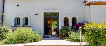 Villa 400m2, 6 bedrooms, 10 min walk to the beach