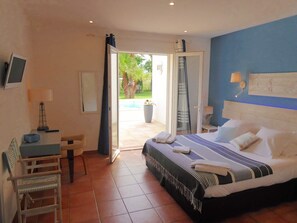 6 chambres, fer et planche à repasser, Wi-Fi, draps fournis