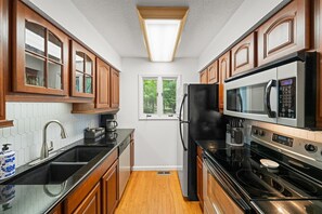 Refrigerador, microondas, horno, placa de cocina
