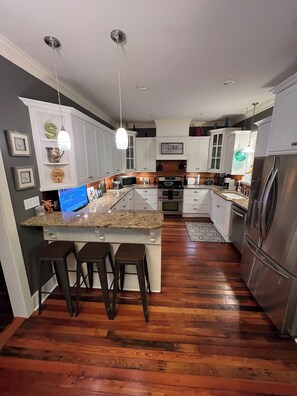 Private kitchen - Masters rental 5-bedroom farmhouse with WiFi, AC in serene North Augusta (North Augusta)