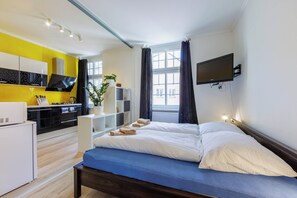 2 Schlafzimmer, Schreibtisch, Bügeleisen/Bügelbrett, Reisekinderbett
