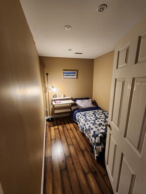 2 slaapkamers, een strijkplank/strijkijzer, wifi, beddengoed