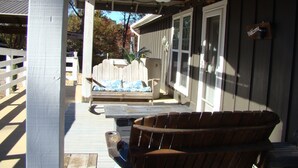 A covered porch with a wooden bench, a table, and a 'Welcome' sign. - Charming 2 bedroom home in Tallassee, Alabama near Lake Martin (Tallassee)