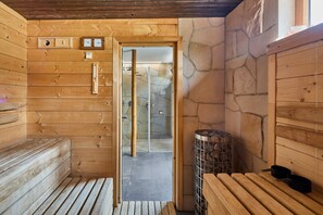 Villa | Bathroom | Bathtub - Villa in Radvanice With hot tub (Radvanice)