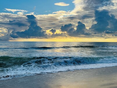 Riverfront Home, Private Beach Access, Private Dock-Near Sebastion Inlet