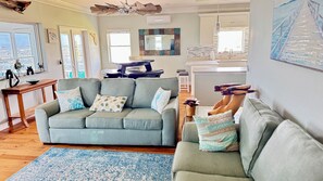 Smart TV, DVD player, table football, books - Riverfront Home, Private Beach Access, Private Dock-Near Sebastion Inlet (Vero Beach)