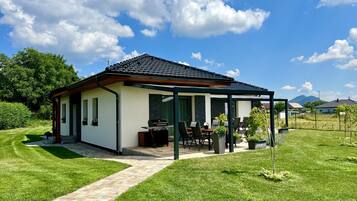 Apartment | Outdoor dining