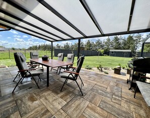 Apartment | Outdoor dining - Villa in Doksy With Barbecue (Doksy)