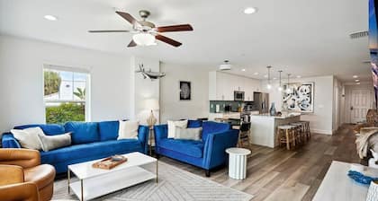 Bright & Beachy Luxury Condo