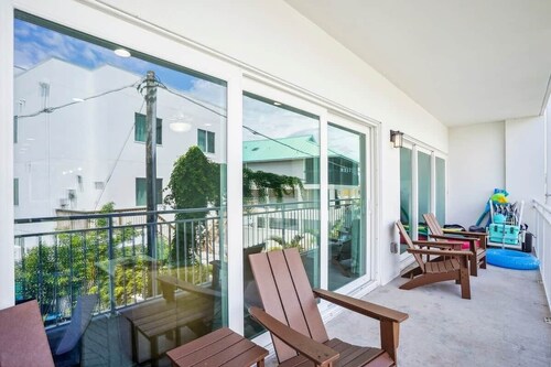 Modern Coastal Condo-4 Minute Walk to the Beach
