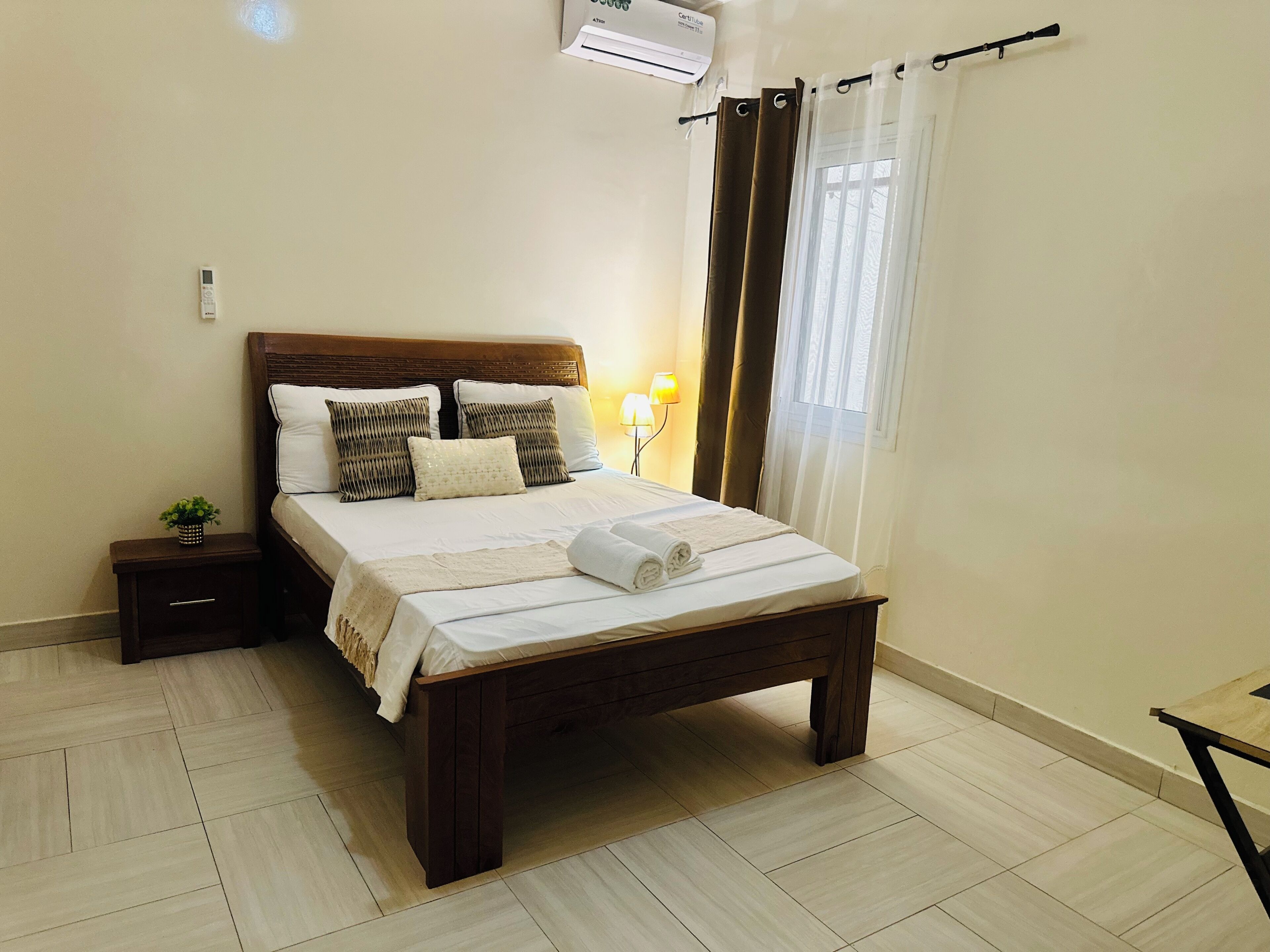 2 bedrooms, iron/ironing board, WiFi