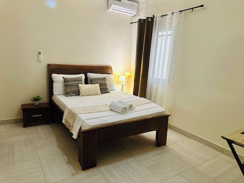 Charming 2-bedroom apartment with WiFi, AC in enjoyable Dakar