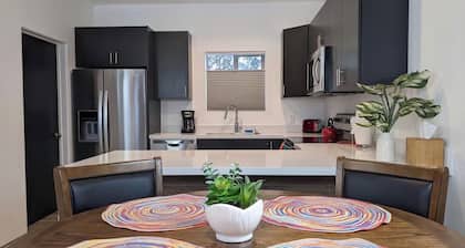 Adventure Basecamp: Newly Built Retreat steps from Downtown Victor