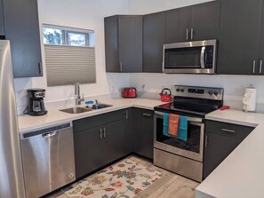 Fridge, microwave, oven, stovetop - Adventure Basecamp: Newly Built Retreat steps from Downtown Victor (Victor)
