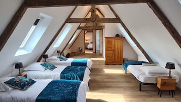 6 slaapkamers, een strijkplank/strijkijzer, reisbedje, wifi