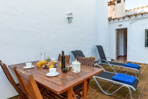 Apartment | Outdoor dining