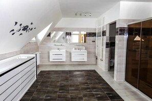 Villa | Salle de bain | Baignoire
