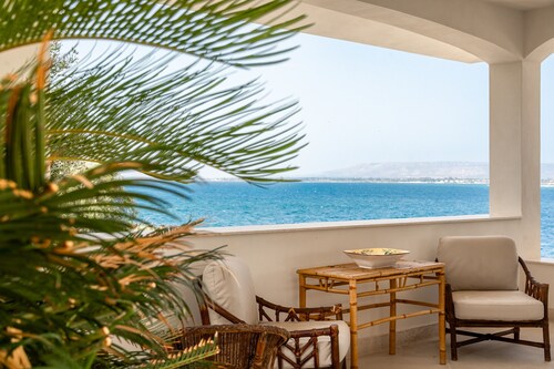 Villa Plemmiria by the Sea by Wonderful Italy