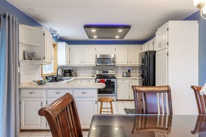 Kühlschrank, Mikrowelle, Ofen, Toaster