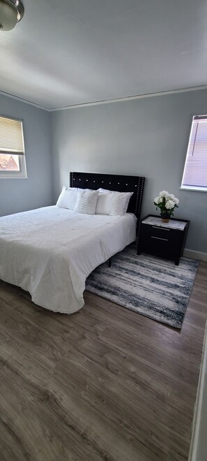 3 chambres, fer et planche à repasser, Wi-Fi, draps fournis