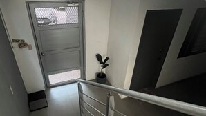 A staircase with metal railings and a potted plant on the landing. - Charming 1-bedroom apartment in marvelous Monterrey with AC, WiFi (Monterrey)