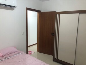 2 habitaciones, tabla de planchar con plancha, wifi y ropa de cama 