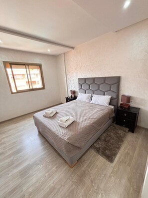 2 soverom, strykejern/-brett, reiseseng for barn og wi-fi