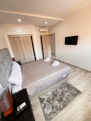 2 bedrooms, iron/ironing board, travel cot, WiFi - COSY and pleasant apartment near the center of Guéliz (Marrakech)