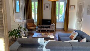Smart TV, video games, DVD player, books