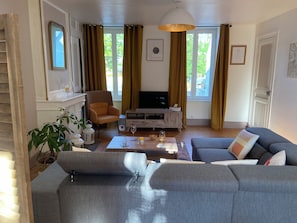 Smart TV, video games, DVD player, books - Au logis de Abi Bienvenue 3-star rating Spacious bourgeois apartment (Cherbourg-en-Cotentin)