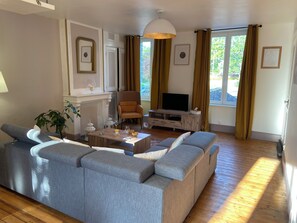 Smart-TV, Videospiele, DVD-Player, Bücher