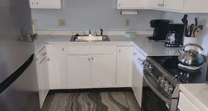Charming 2-bedroom condo in superb Ellicottville with AC, WiFi