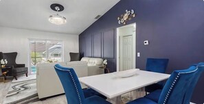 Dining - Newly Renovated 3-bedroom house near by Disney & Sea world in Kissimmee (Kissimmee)