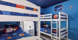 3 bedrooms, iron/ironing board, free WiFi, bed sheets - Newly Renovated 3-bedroom house near by Disney & Sea world in Kissimmee (Kissimmee)