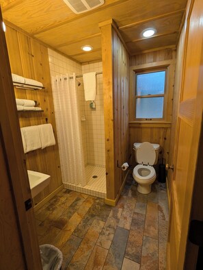 Shower, hair dryer, towels - One Bedroom Creekside Cabin (Mazama)