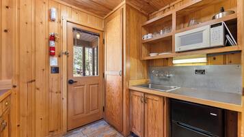 KylskÄp, mikrovÄgsugn, ugn och spishÀll