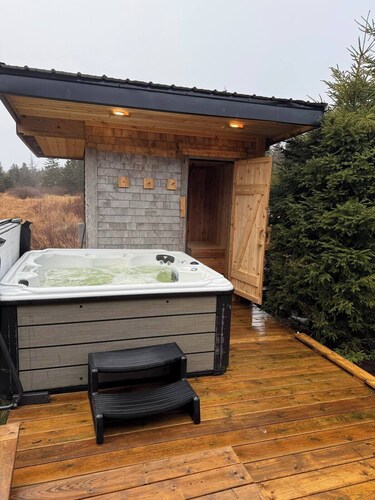 The Gallery /Spa House in picturesque Oceanside community