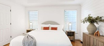 Luxury Retreat & Heated Pool Downtown Simpsonville