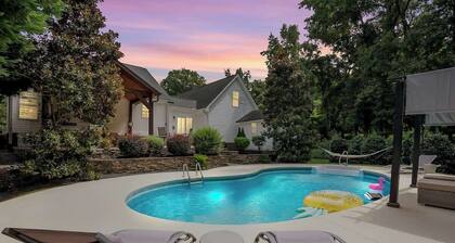 Luxury Retreat & Heated Pool Downtown Simpsonville