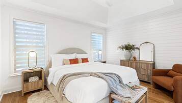 4 bedrooms, desk, iron/ironing board, travel cot