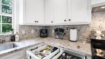 Coffee/tea maker, fridge, microwave, oven