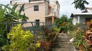 Property grounds - Annie's Ocean-Cozy 2BD with Stunning Bay Views (St.Georges)