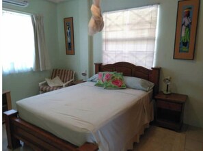 2 habitaciones, tabla de planchar con plancha, wifi y ropa de cama 