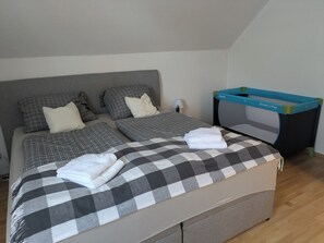 3 bedrooms, iron/ironing board, travel cot, free WiFi