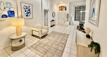 Grand Superior Grove 4BR Home Near Disney
