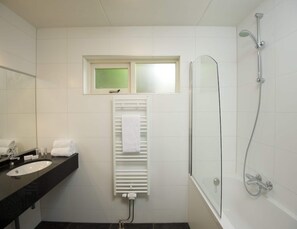 House | Bathroom - Family Home in Scherpenzeel Near Nature Trails (Scherpenzeel)