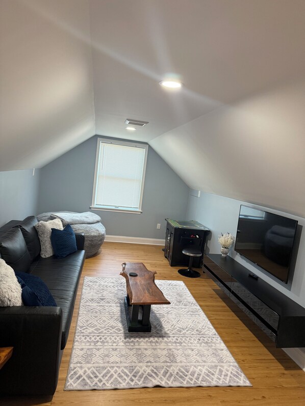 Smart TV, fireplace, computer monitors